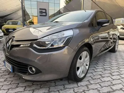 Usata Renault Clio IV SE 73 CV (53 kW) 2015 Grigio Berlina