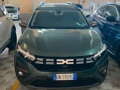 Usata Dacia Jogger Expression 101 CV (74 kW) 2023 Verde Monovolume