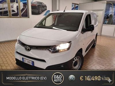 Begagnad Toyota Proace City City 100 kW (136 HK) 2022 Vit Minibuss