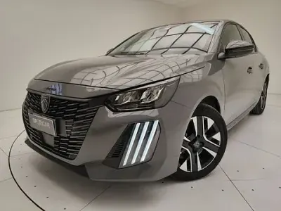 Usata Peugeot 208 Allure 101 CV (74 kW) 2025 Grigio Utilitaria