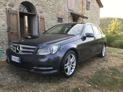 Usado Mercedes C200 Elegance 136 CV (100 kW) 2014 Gris Berlina