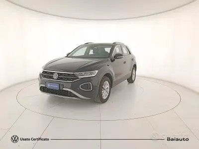 Usado VW T-Roc Life 150 HP (110 kW) 2024 Preto SUV