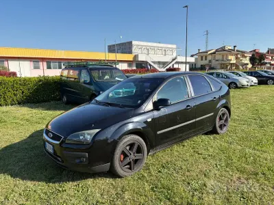 Occasion Ford C-MAX Ghia 116 ch (85 kW) 2006 Noir Monospace