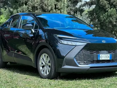 Usata Toyota C-HR Active 97 CV (71 kW) 2024 Nero SUV