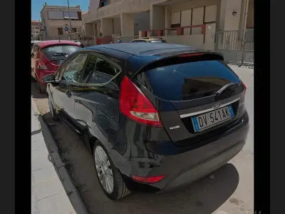 Usata Ford Fiesta 68 CV (50 kW) 2009 Nero Berlina