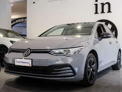 Usata VW Golf VIII Life 116 CV (85 kW) 2024 Moonstone grey Berlina
