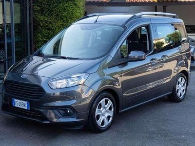 Usata Ford Tourneo Courier 125 CV (91 kW) 2019 Grigio Monovolume
