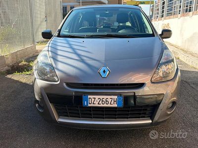 Usata Renault Clio II 85 CV (62 kW) 2010 Grigio Berlina