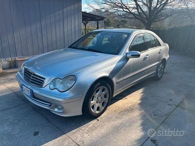Usata Mercedes C220 Avantgarde 149 CV (109 kW) 2005 Grigio Berlina