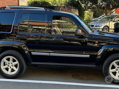 Usata Jeep Cherokee 2006 Nero SUV