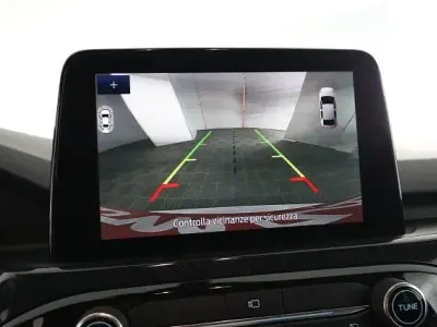 Usata Ford Kuga ST-Line 152 CV (111 kW) 2023 Frozen white  pastello SUV
