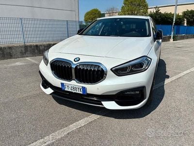Begagnad BMW 118 Sport Line 140 HK (102 kW) 2019 Vit Halvkombi