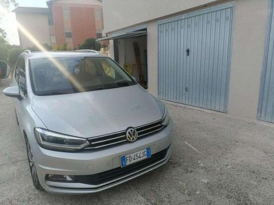 Usata 2016 VW Touran Highline Monovolume | 11.650 € (Molto cara)