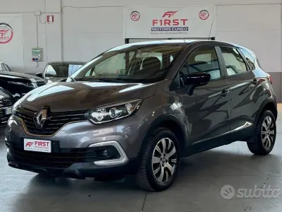 Usata Renault Captur Bose Edition 90 CV (66 kW) 2017 Grigio SUV