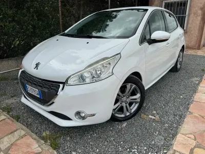 Usata Peugeot 208 Allure 92 CV (67 kW) 2013 Bianco Utilitaria