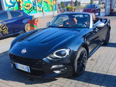 Usado Fiat 124 Spider Lusso 140 HP (102 kW) 2016 Preto Cabrios