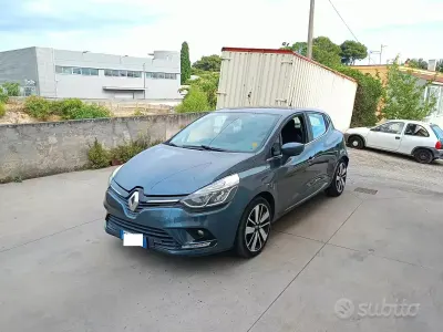 Usata Renault Clio IV Zen 90 CV (66 kW) 2016 Grigio Berlina