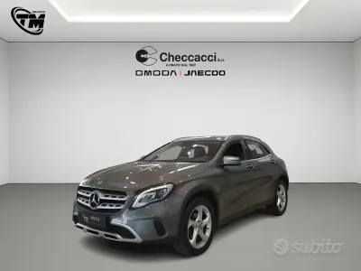 Usata Mercedes GLA200 136 CV (100 kW) 2017 Grigio SUV