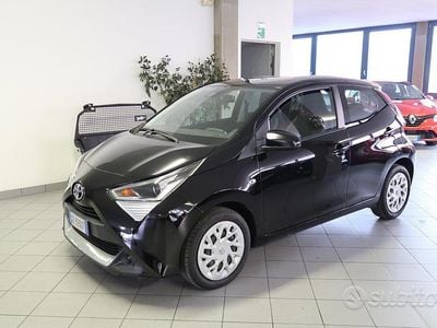 Usata Toyota Aygo Connect Style 72 CV (52 kW) 2021 Nero Utilitaria