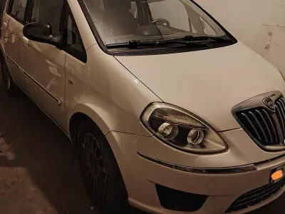 Usata Lancia Musa 95 CV (69 kW) 2013 Bianco Monovolume