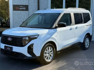 Usata Ford Tourneo Courier Titanium 124 CV (91 kW) 2025 Bianco Monovolume