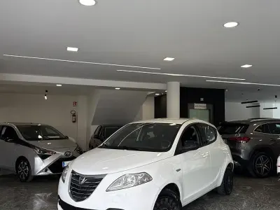 Usata Lancia Ypsilon Gold 69 CV (50 kW) 2013 Bianco Utilitaria