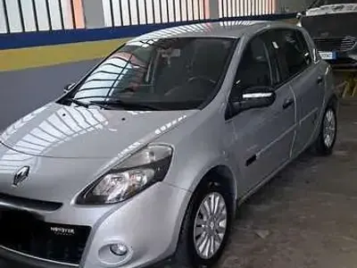 Brugt Renault Clio II Dynamique 75 HK (55 kW) 2010 Sedan