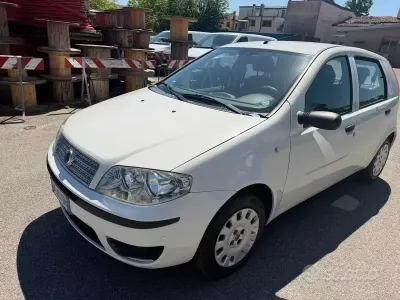 Gebraucht Fiat Punto Active 60 PS (44 kW) 2009 Weiß Kleinwagen