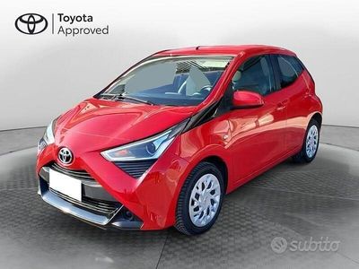 Usata Toyota Aygo Cool 72 CV (52 kW) 2020 Rosso Utilitaria