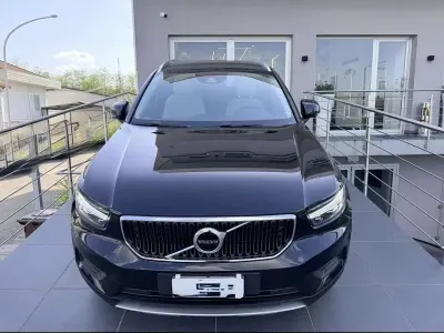 Usata Volvo XC40 Momentum 150 CV (110 kW) 2019 Nero SUV
