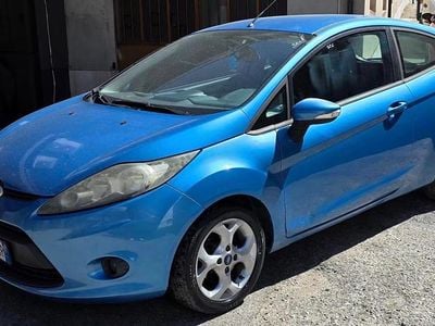 Usata Ford Fiesta Titanium 96 CV (70 kW) 2011 Blu Utilitaria