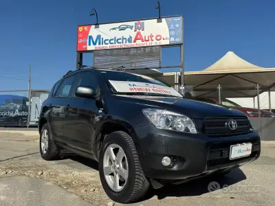 Usata Toyota RAV4 Sol 136 CV (100 kW) 2007 Grigio SUV
