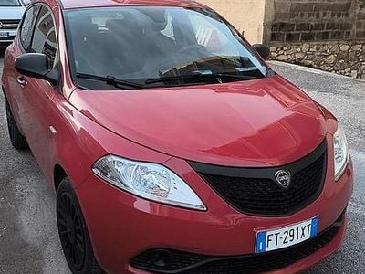 Usata Lancia Ypsilon 69 CV (50 kW) 2019 Rosso Utilitaria