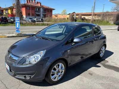 Usata Opel Corsa 85 CV (62 kW) 2011 Grigio Utilitaria