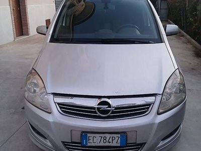 Usata Opel Zafira 2010 Grigio Monovolume