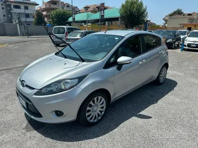 Usata Ford Fiesta 68 CV (50 kW) 2010 Grigio Berlina