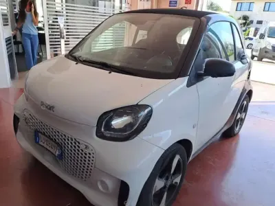 Usata Smart ForTwo Coupé Passion 41 kW (56 CV) 2022 Bianco Utilitaria