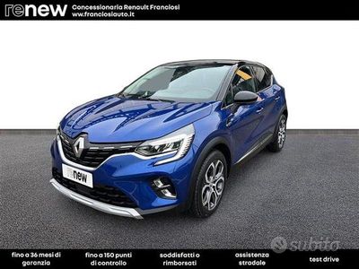 Usata Renault Captur Intens 101 CV (74 kW) 2023 Blu scuro SUV