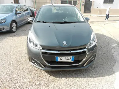 Usata Peugeot 208 Allure 75 CV (55 kW) 2017 Argento Utilitaria