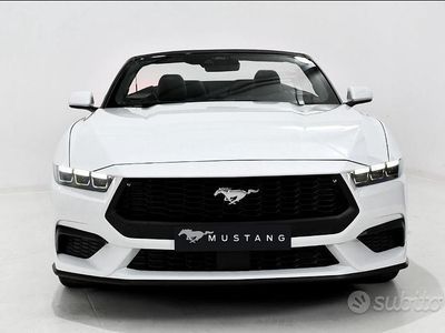 Usata Ford Mustang 314 CV (230 kW) 2025 Bianco Cabrio
