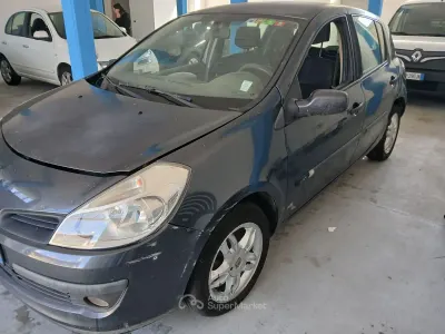 Usata Renault Clio II 68 CV (50 kW) 2006 Nero