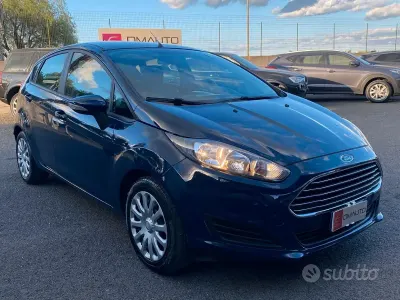 Usata Ford Fiesta 75 CV (55 kW) 2015 Blu Utilitaria