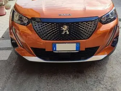 Usata Peugeot 2008 Allure 131 CV (96 kW) 2020 Bronzo SUV