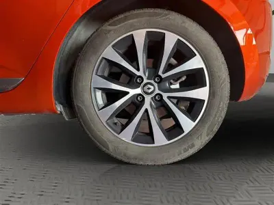Usata Renault Clio Techno 145 CV (106 kW) 2023 Arancione Utilitaria