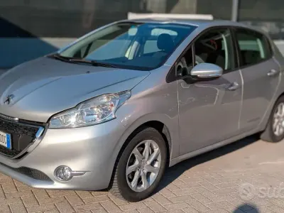 Begagnad Peugeot 208 Allure 68 HK (50 kW) 2013 Grå Halvkombi