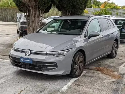 Usata VW Golf VIII Life 150 CV (110 kW) 2024 Grigio Station wagon
