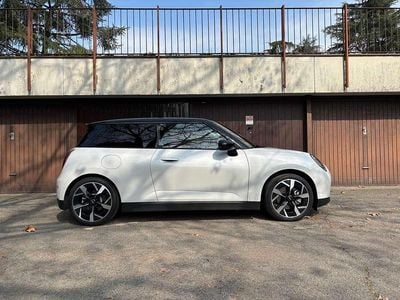 Usata Mini Cooper SE Classic 160 kW (218 CV) 2024 Bianco Utilitaria