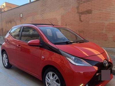 Usata Toyota Aygo 69 CV (50 kW) 2015 Rosso Utilitaria