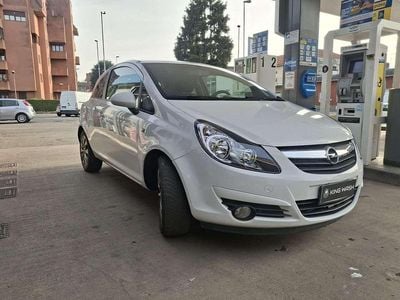 Usata Opel Corsa Edition 86 CV (63 kW) 2010 Bianco Utilitaria