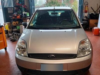 Usata Ford Fiesta 2004 Grigio Utilitaria